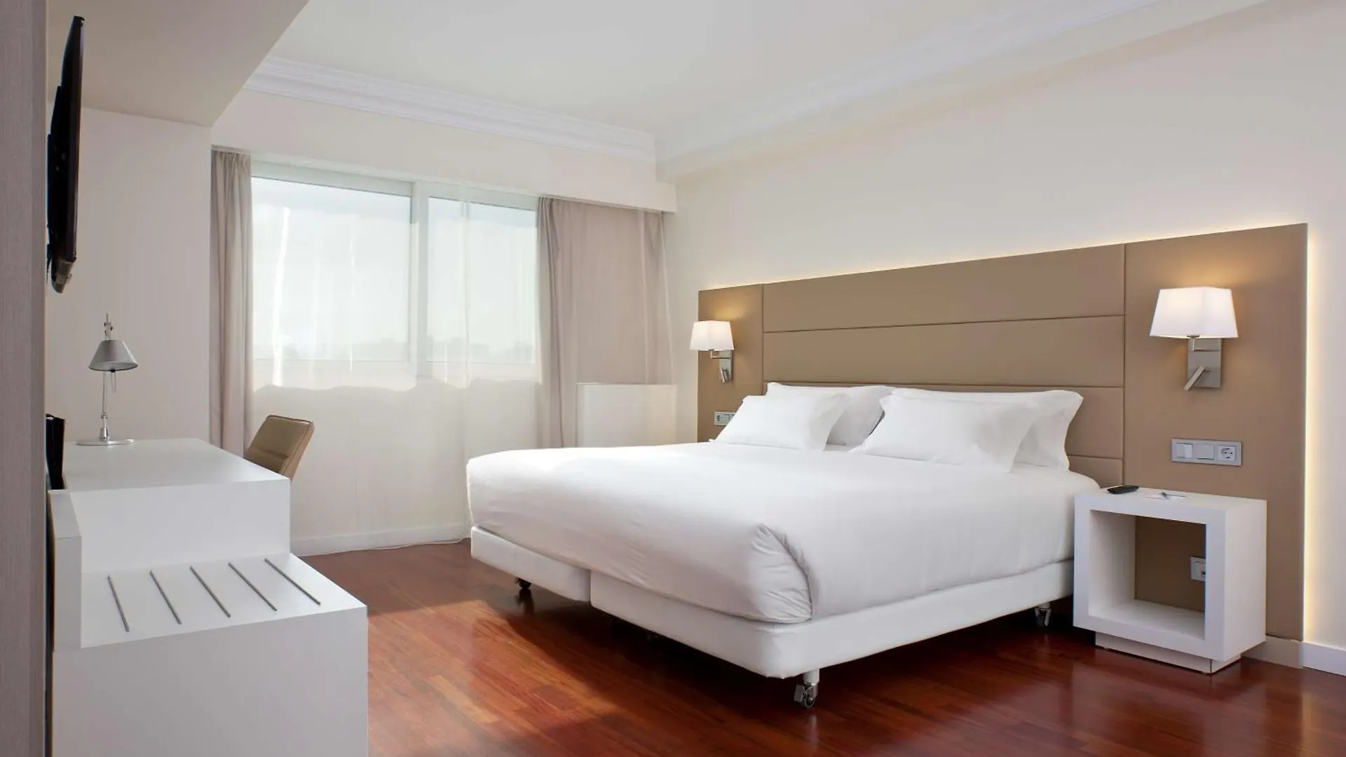 Nh Pamplona Iruna Park 4*,